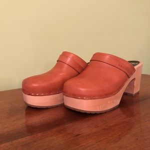 Swedish Hasbeens Tan Platform Clogs SIze 39